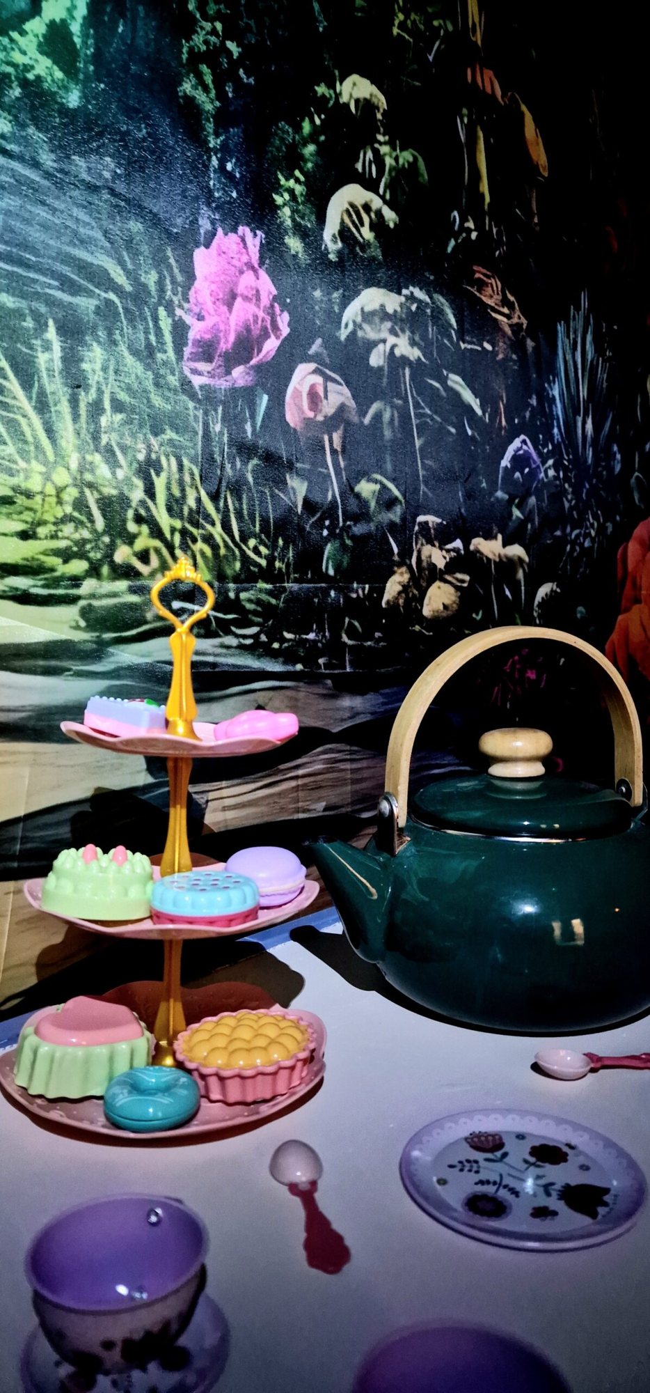 white rabbit escape room photo 5